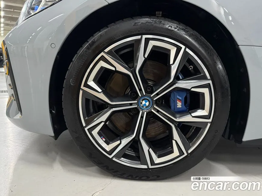 BMW i4 — фото 10