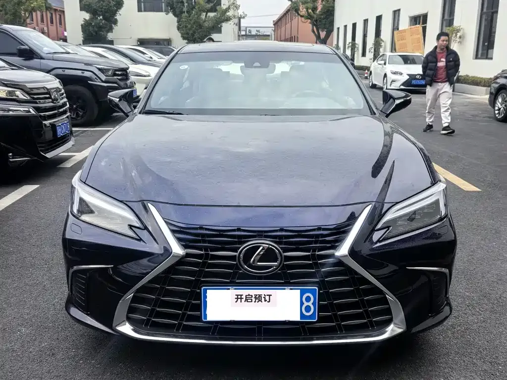 Lexus ES — фото 1