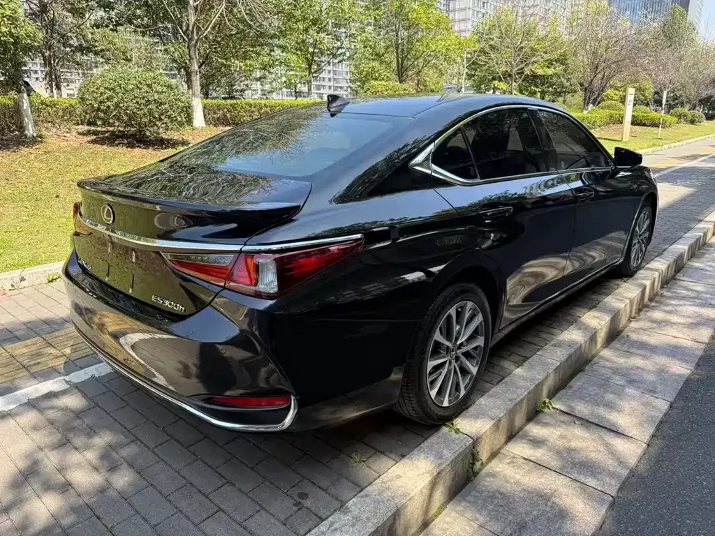 Lexus ES — фото 9