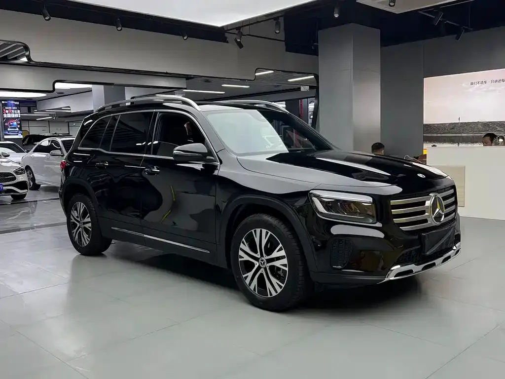 Mercedes-Benz GLB — фото 1