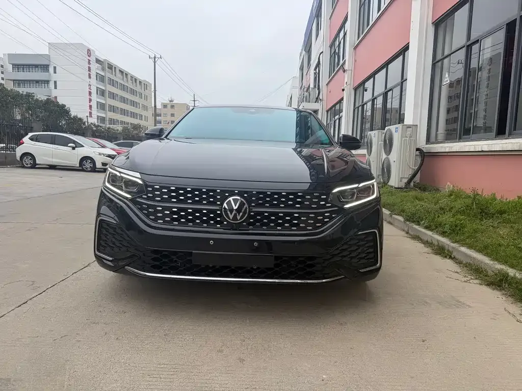Volkswagen Passat 2023 из CN, фото 1