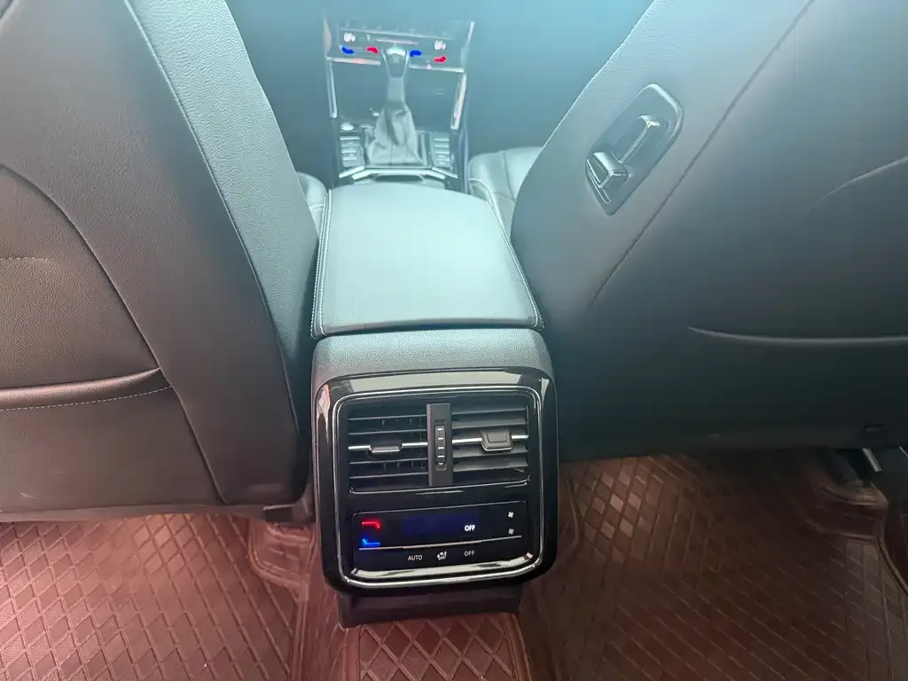 Volkswagen Passat 2023 из CN, фото 10
