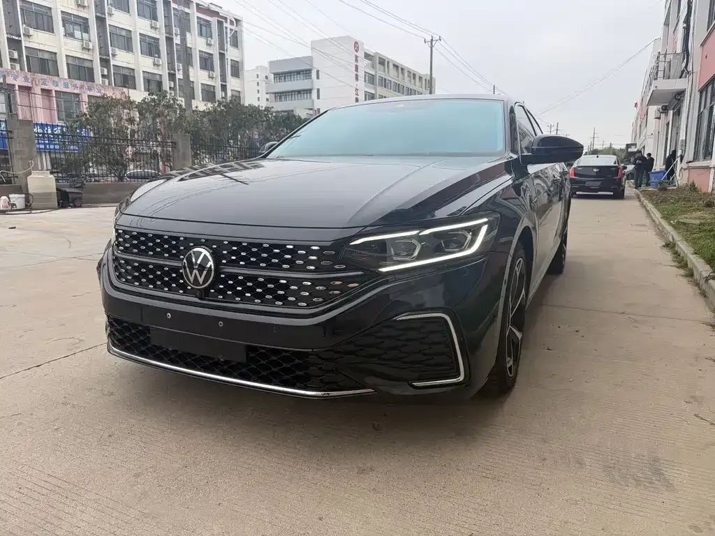 Volkswagen Passat 2023 из CN, фото 3