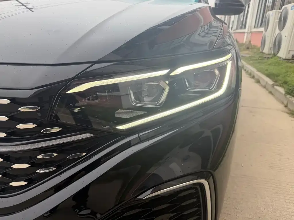 Volkswagen Passat 2023 из CN, фото 7