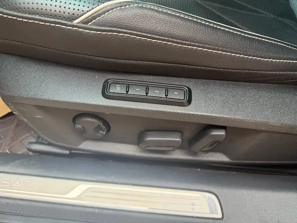 Volkswagen Passat 2023 из CN, фото 4
