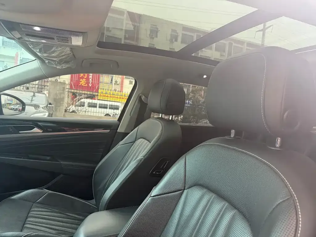 Volkswagen Passat 2023 из CN, фото 2