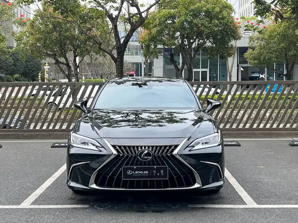 Lexus ES — фото 10