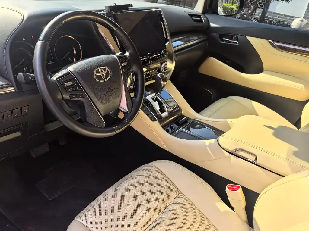 Toyota Vellfire — фото 8