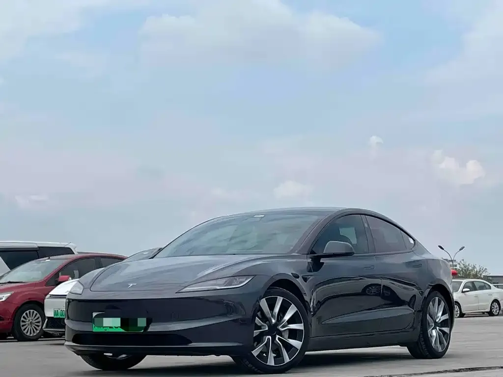 Tesla Model 3 — фото 1