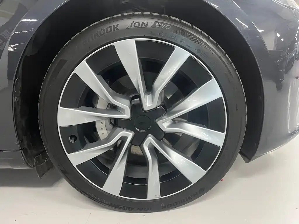 Tesla Model 3 — фото 4