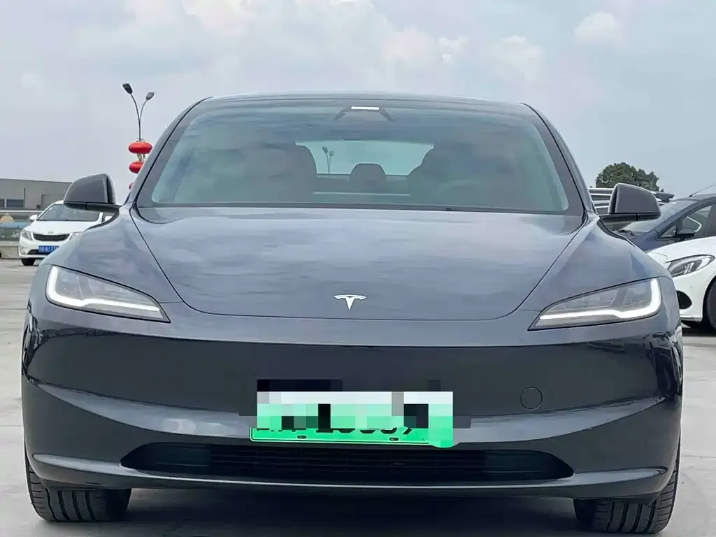 Tesla Model 3 — фото 9
