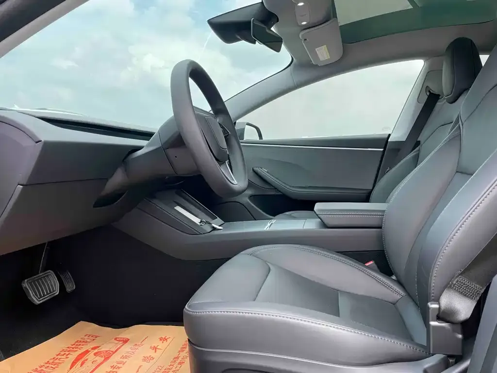 Tesla Model 3 — фото 10