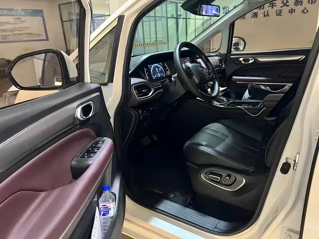 GAC Motor Trumpchi M6 — фото 3