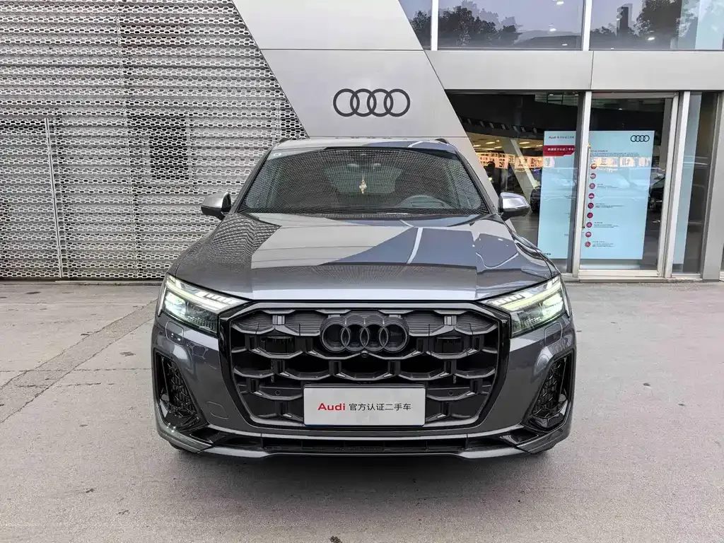 Audi SQ7 2024 из CN, фото 6