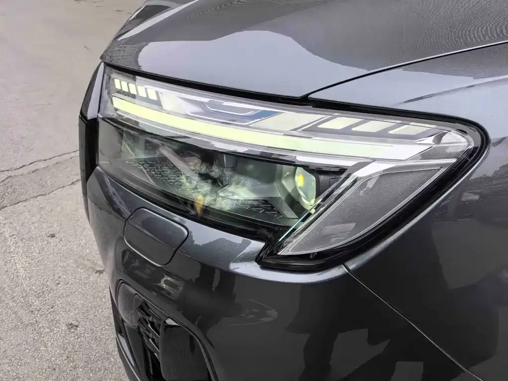 Audi SQ7 2024 из CN, фото 4