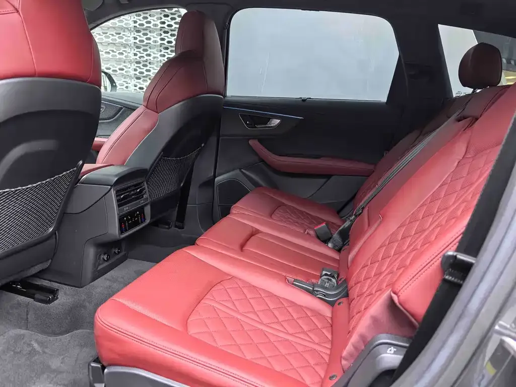 Audi SQ7 2024 из CN, фото 3