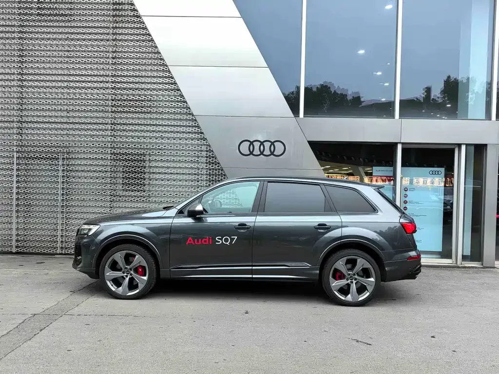 Audi SQ7 2024 из CN, фото 9