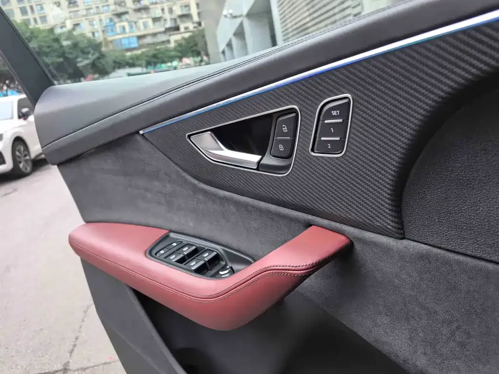 Audi SQ7 2024 из CN, фото 8