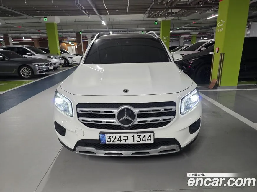 Mercedes-Benz GLB-Class GLB220