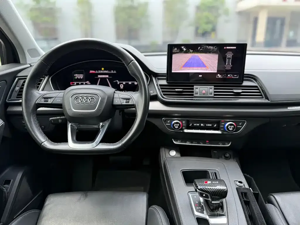 Audi Q5L — фото 10