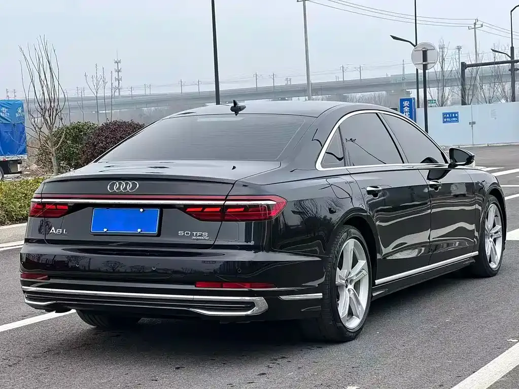Audi A8 — фото 3