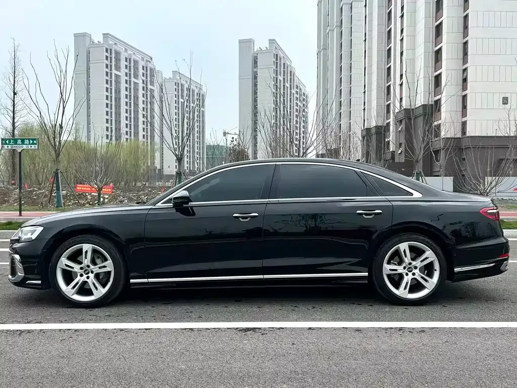 Audi A8 — фото 10