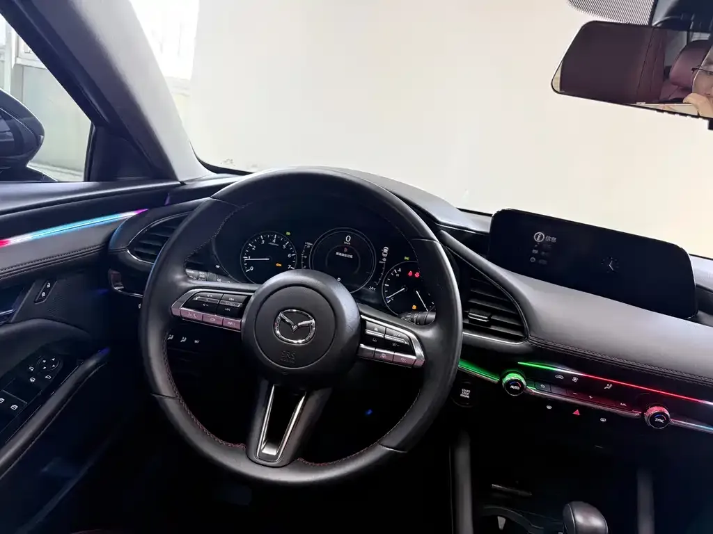 Mazda 3 Axela — фото 10