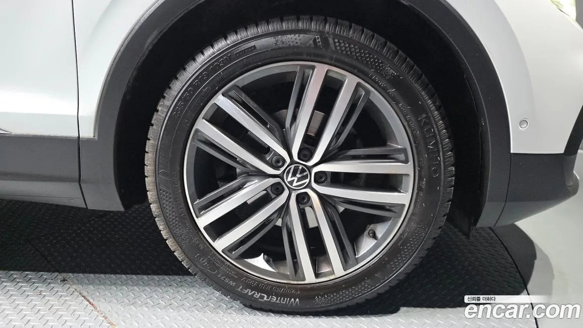 Volkswagen Tiguan — фото 9