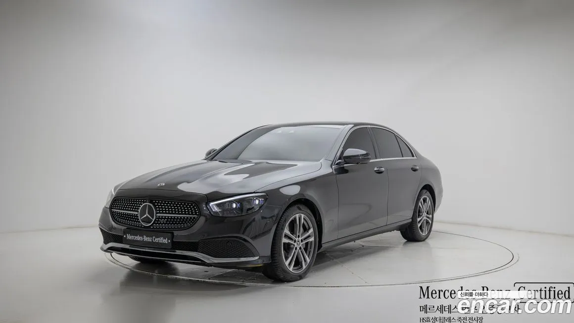 Mercedes-Benz E-Class — фото 1