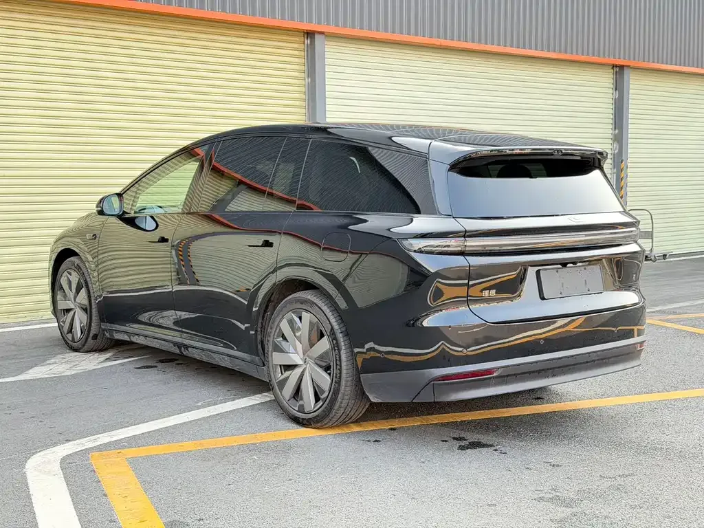 Li Auto i8 — фото 3