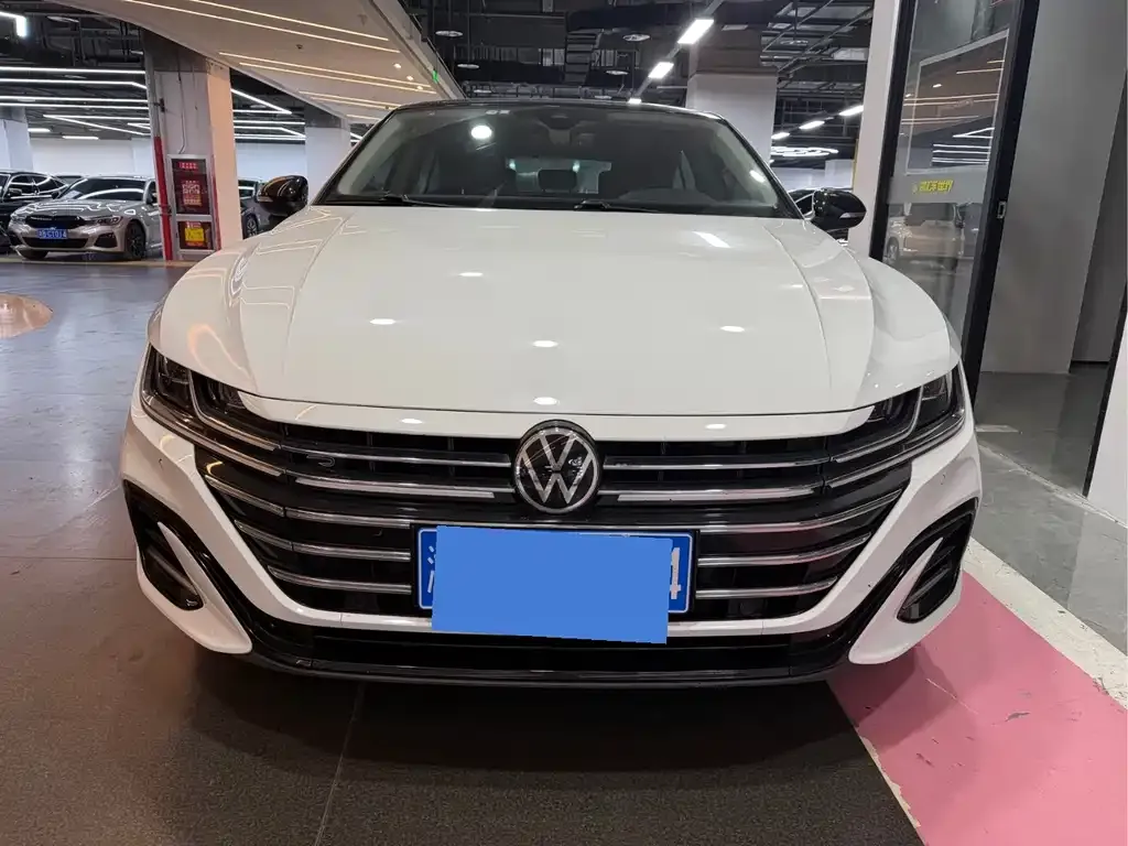 Volkswagen CC 2023 из CN, фото 2