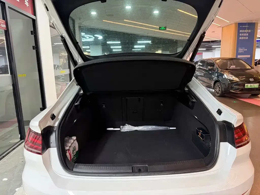 Volkswagen CC 2023 из CN, фото 10