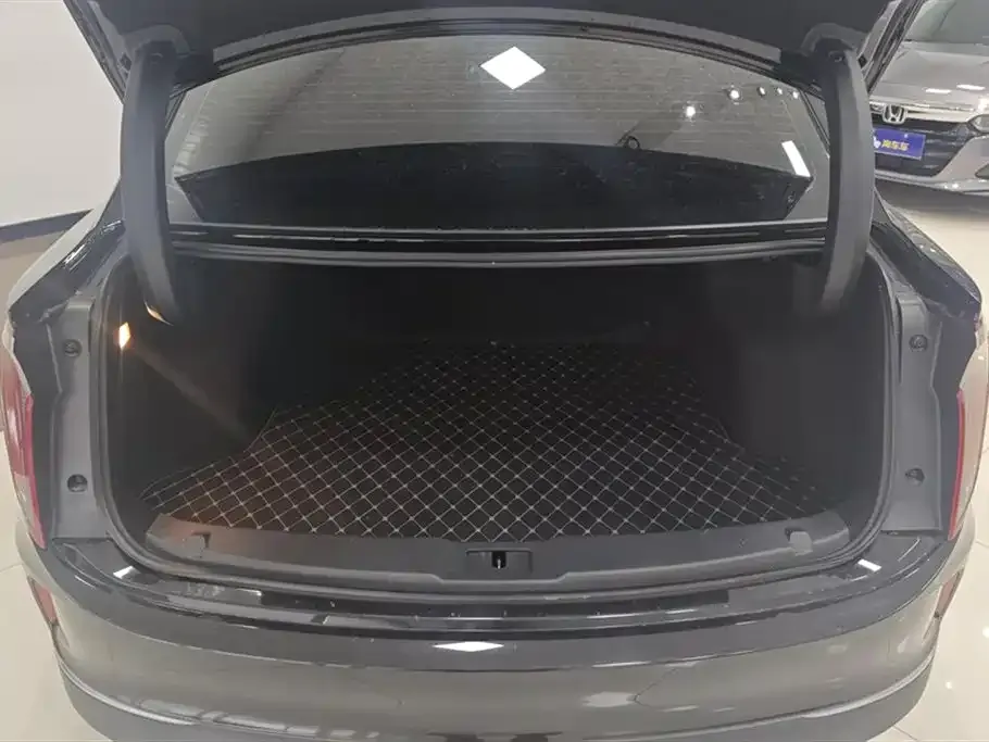 Hongqi E-QM5 — фото 3