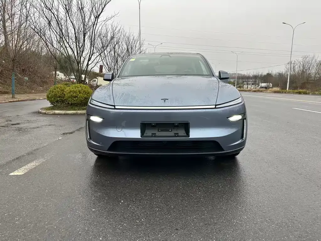 Tesla Model Y L — фото 8