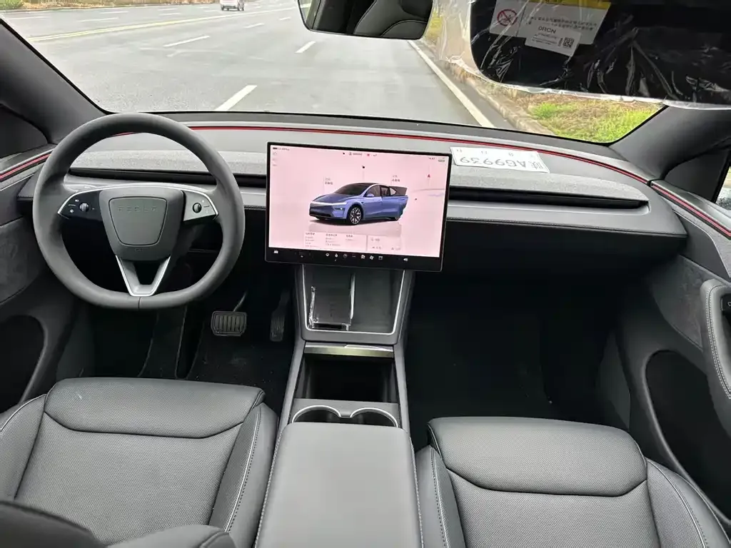 Tesla Model Y L — фото 6