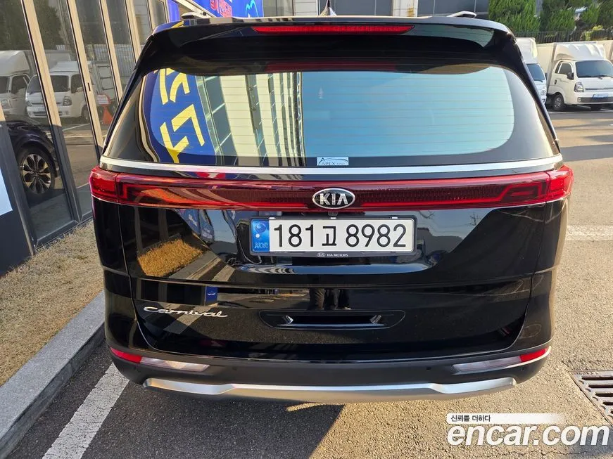 Kia Carnival — фото 10