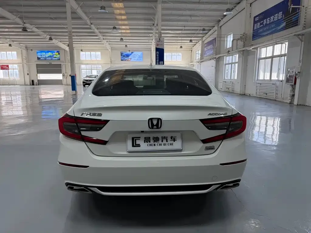 Honda Accord — фото 10
