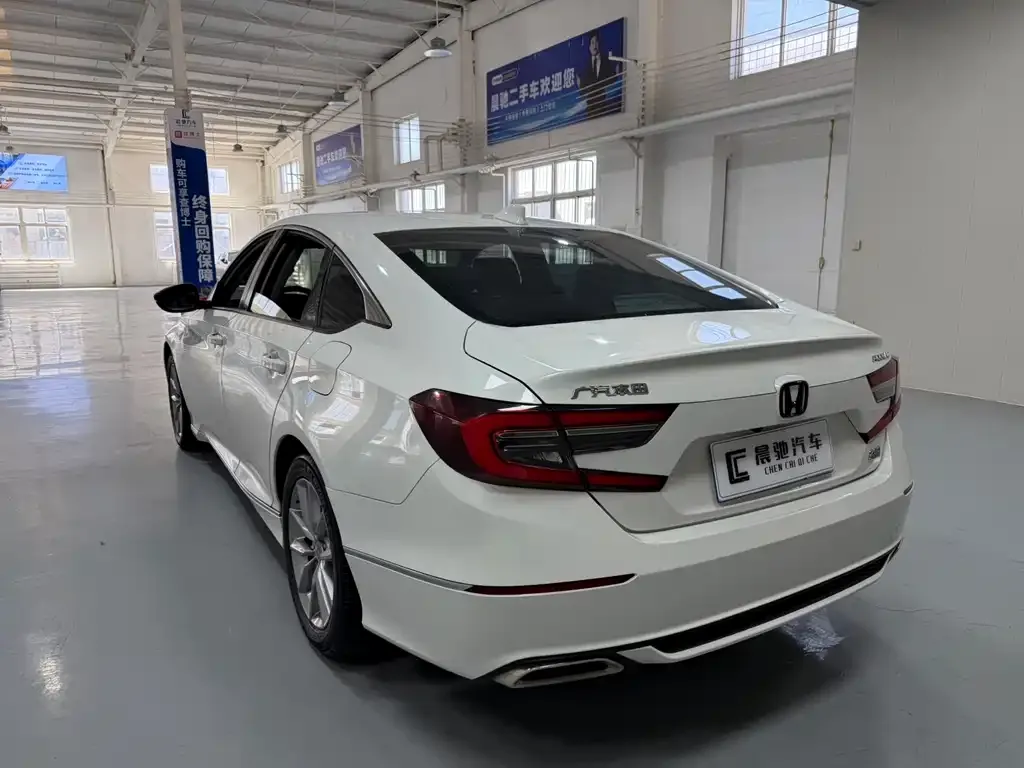 Honda Accord — фото 8
