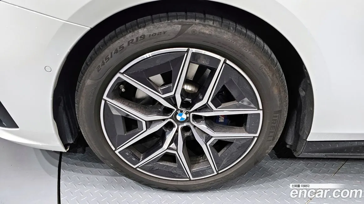 BMW 5-Series 2025 из KR, фото 9