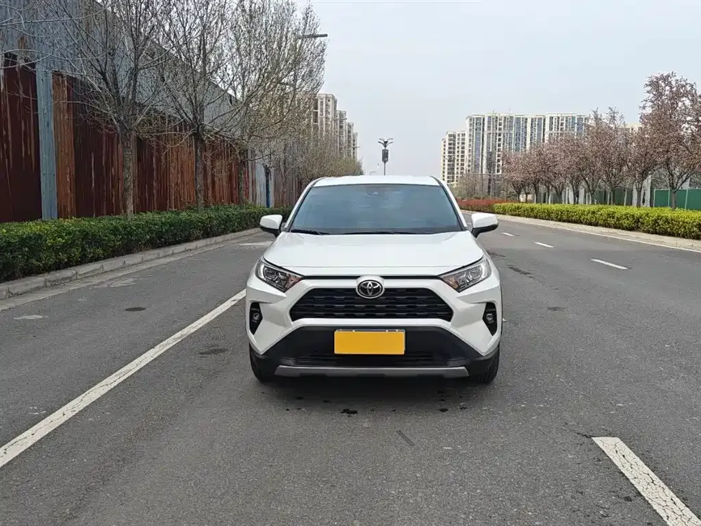 Toyota RAV4 — фото 6