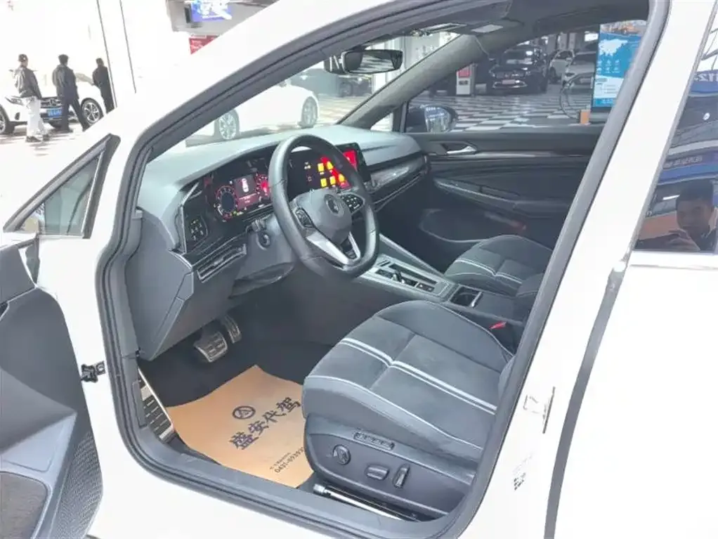 Volkswagen Golf 2022 из CN, фото 7