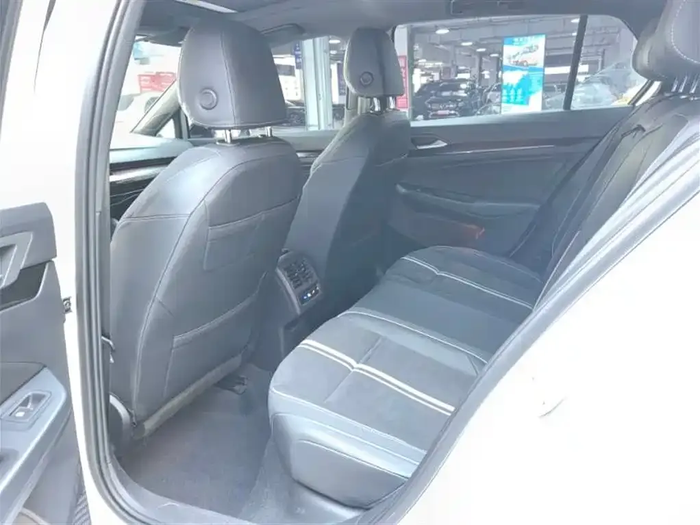 Volkswagen Golf 2022 из CN, фото 3