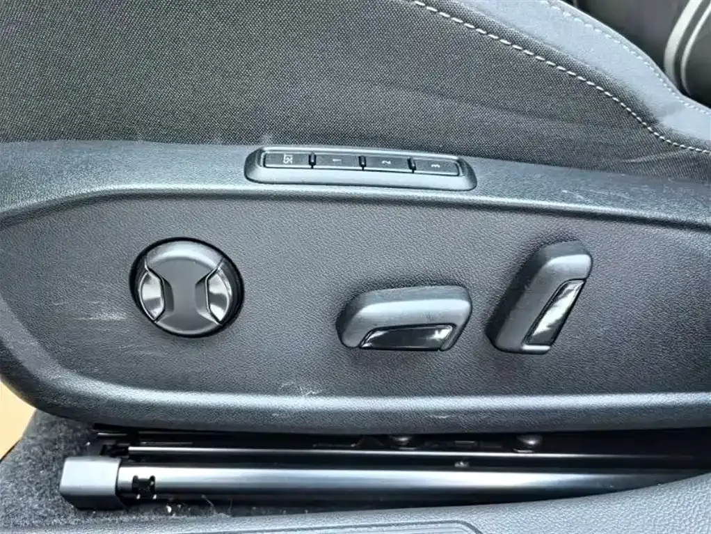 Volkswagen Golf 2022 из CN, фото 10