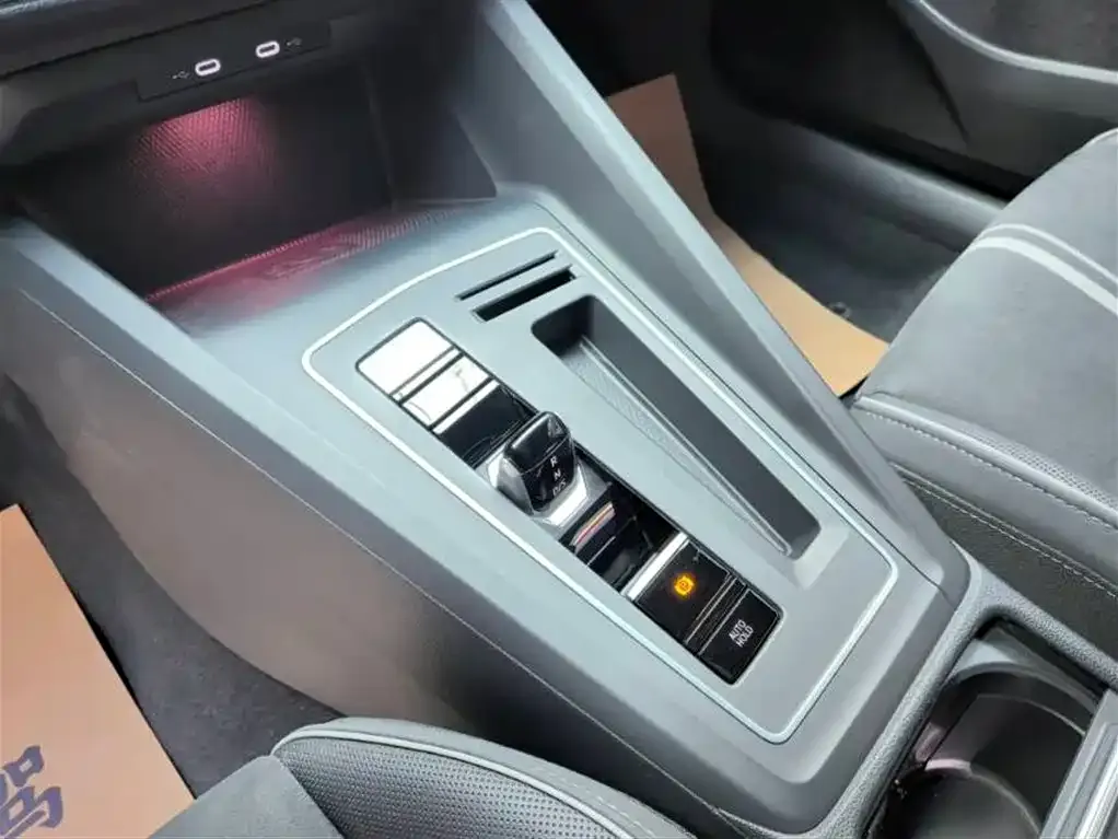 Volkswagen Golf 2022 из CN, фото 6
