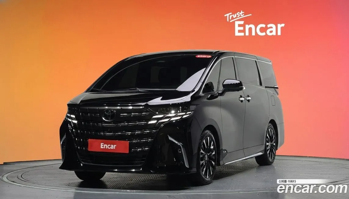 Toyota Alphard — фото 1