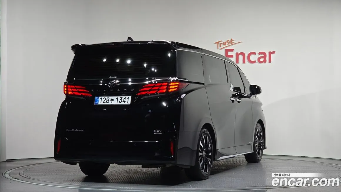 Toyota Alphard — фото 3