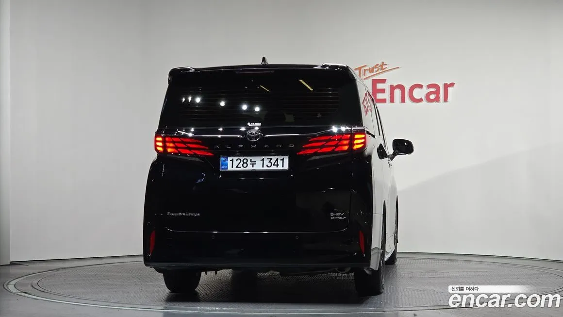 Toyota Alphard — фото 4