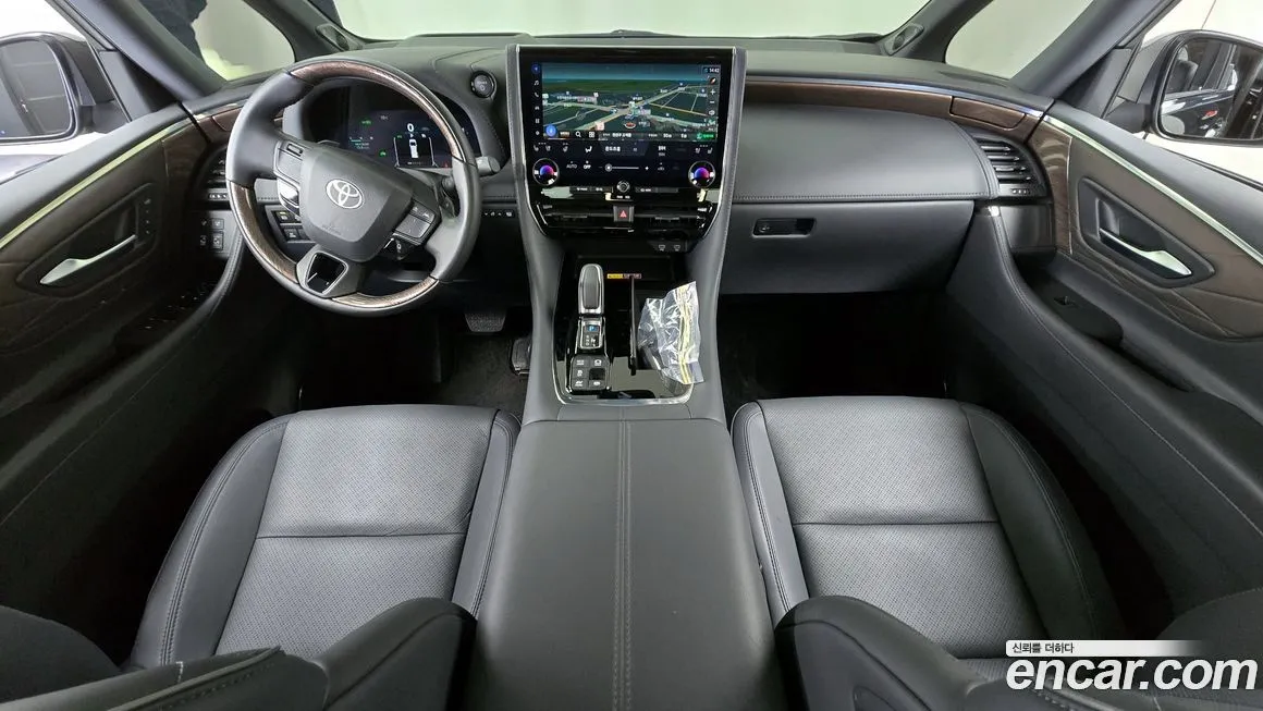 Toyota Alphard — фото 10