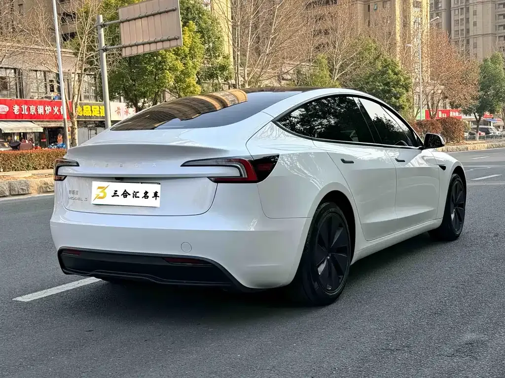 Tesla Model 3 — фото 10