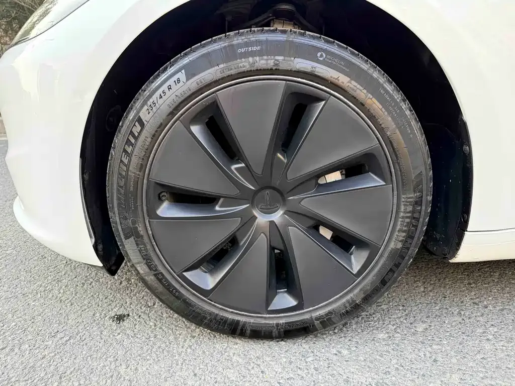Tesla Model 3 — фото 4